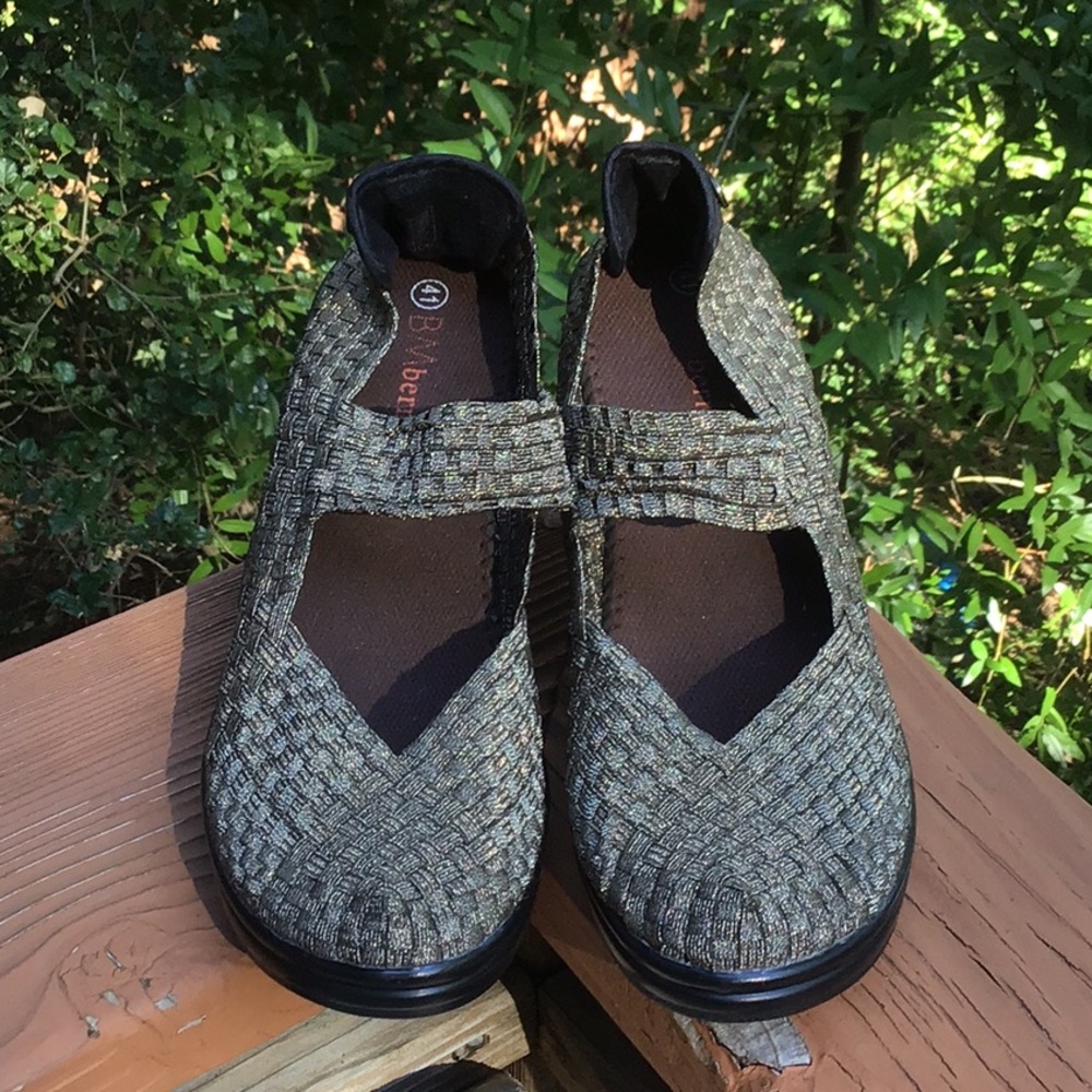 Bernie Mev 3” Bronze Woven Heels Sz 41 Like New